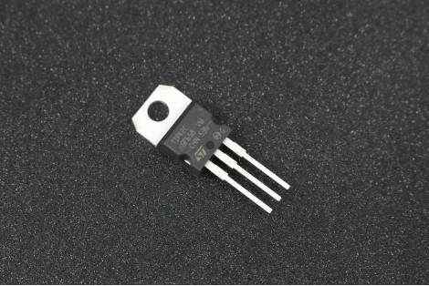 TIP42 PNP Transistor