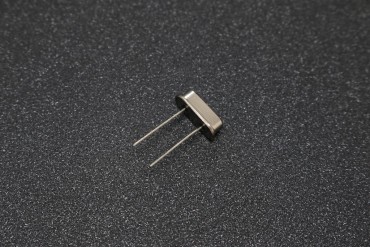 6Mhz HC-49S Crystal Oscillator (DIP)